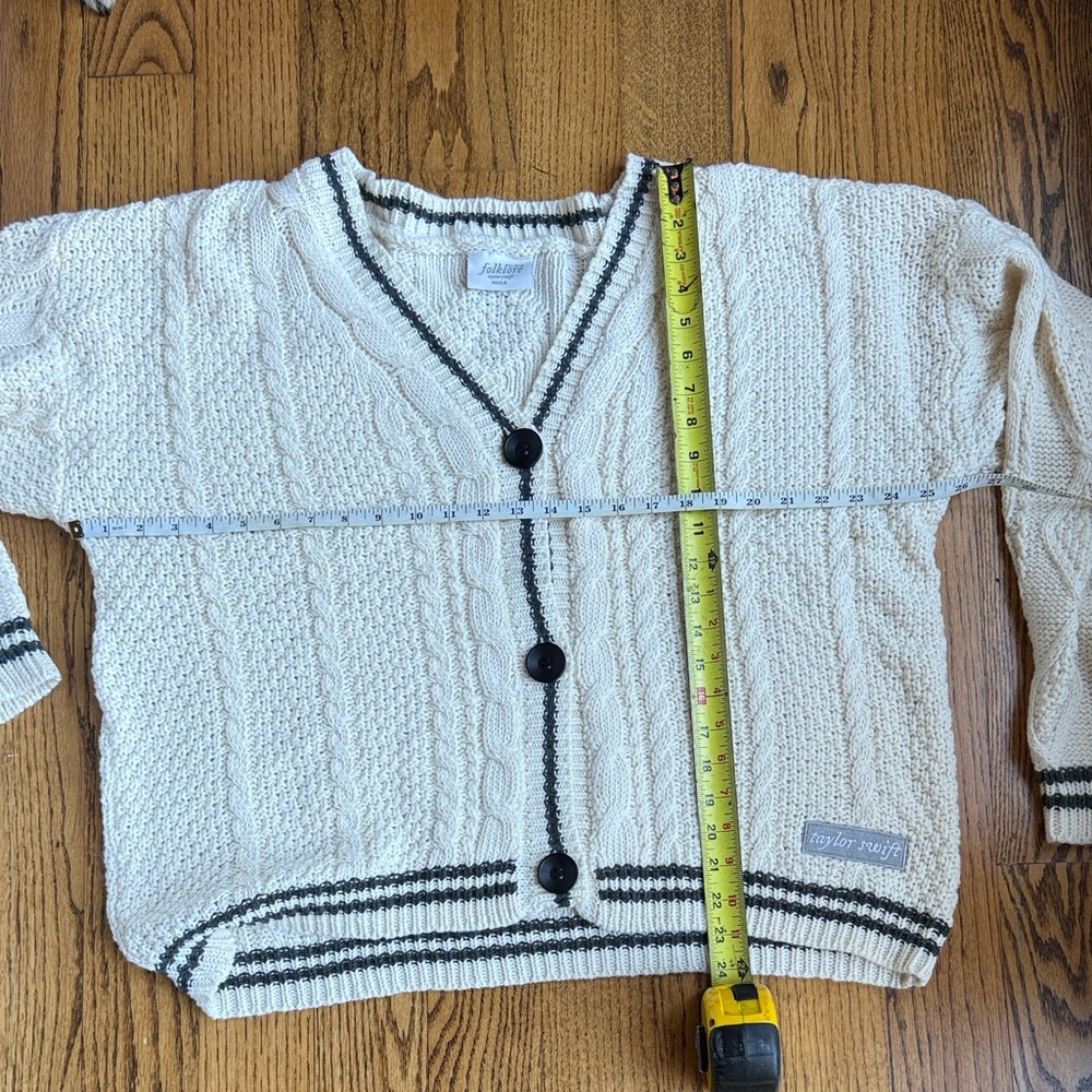 New! Medium/Large Taylor Swift Folklore Cable-Knit V-Cardigan - Picture 6 of 9